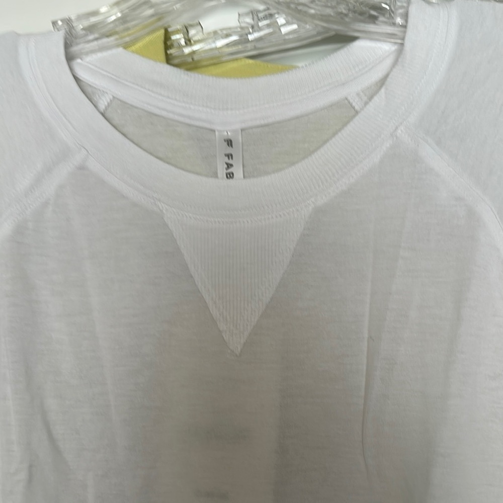NWT FABLETICS Short Raglan Sleeve Crop Tee, Sz XL, in White - Picture 3 of 10